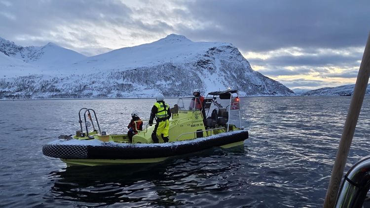 kystvaktbåt på kontroll i nord